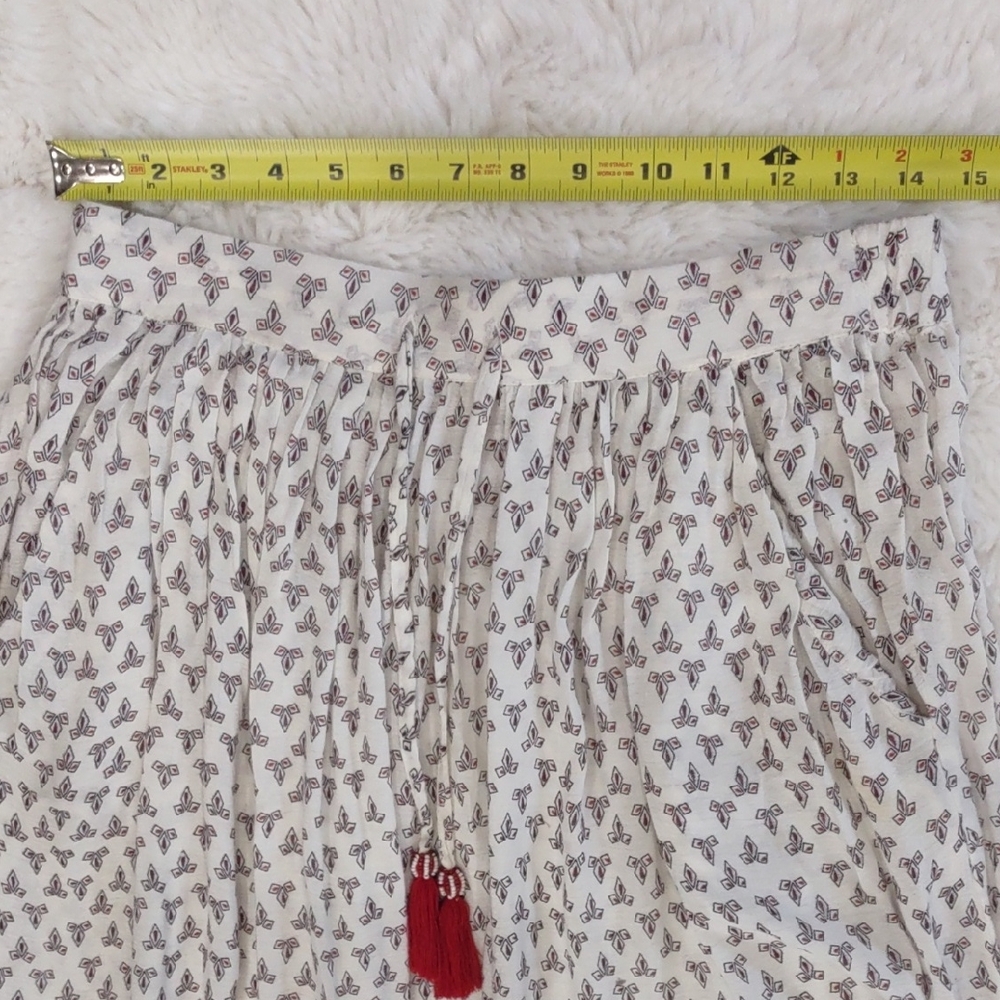 ZARA TRAFALUC Patterned Cream Skirt with Black and Red Accents - Picture 11 of 17